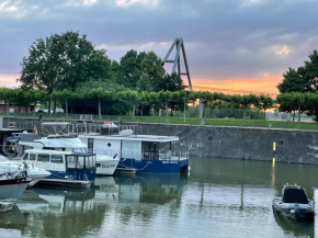 Hausboot Iron Franz- Entspannung auf dem Wasser